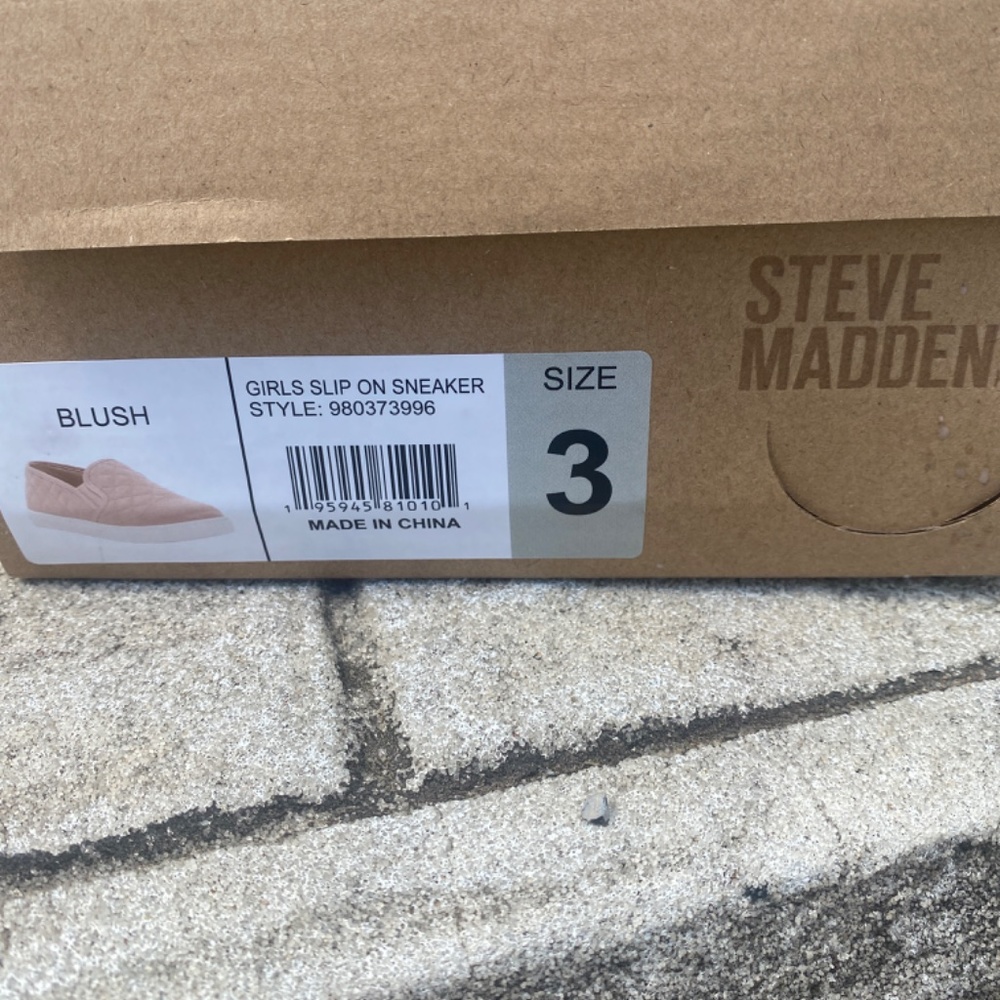 NWT Steve Madden girls sneaker - Picture 4 of 4